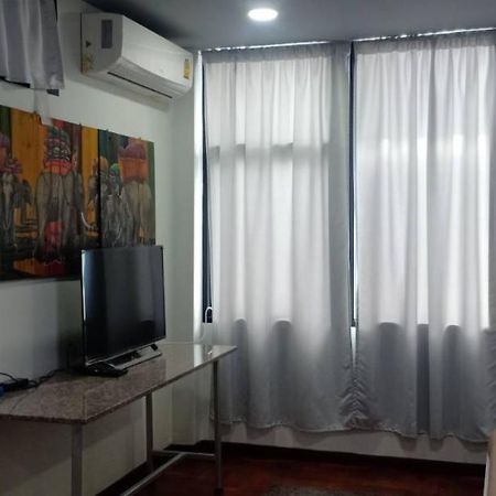 Sriyanar Place Бангкок Экстерьер фото