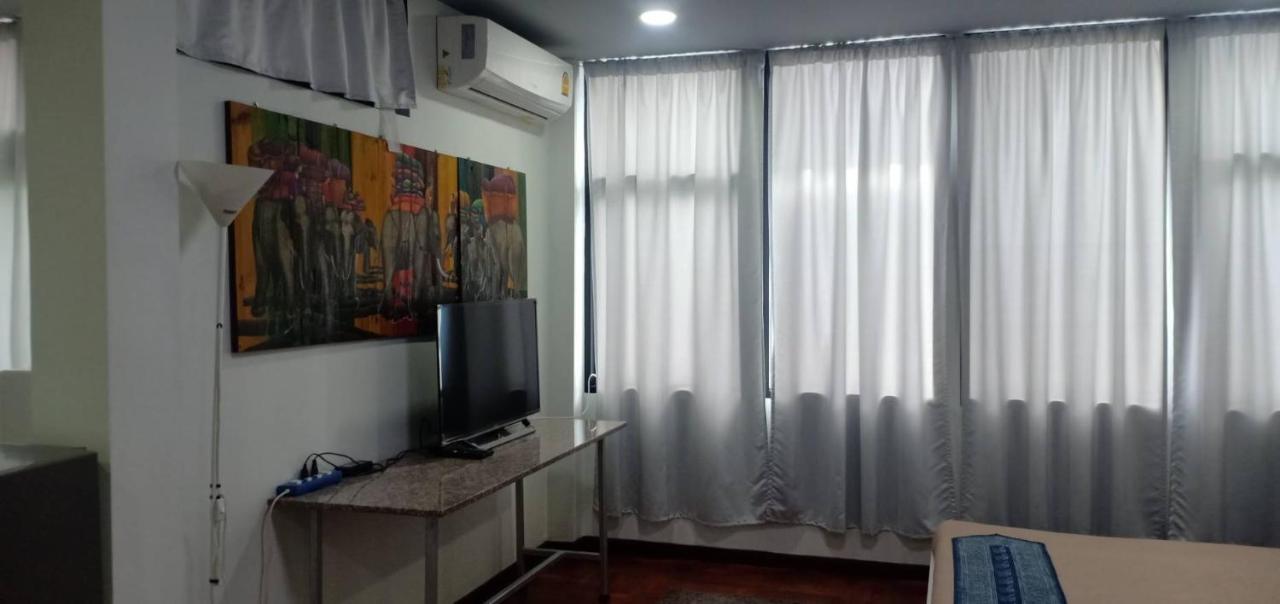 Sriyanar Place Бангкок Экстерьер фото